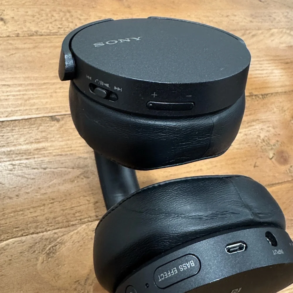 Sony MDR-XB950N1 Wireless Over-Ear Headphones, Noise Canceling - Picture 16 of 16